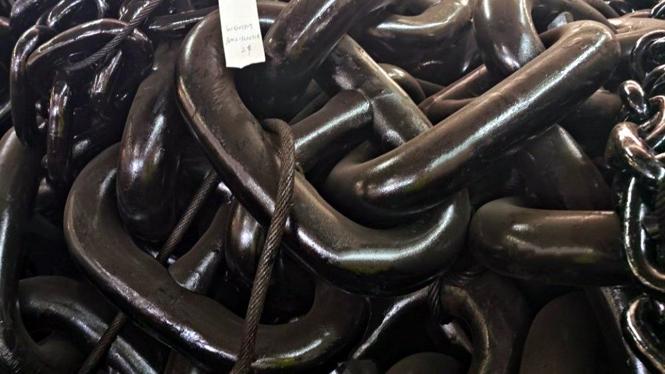 BLACK TAR anchor chain